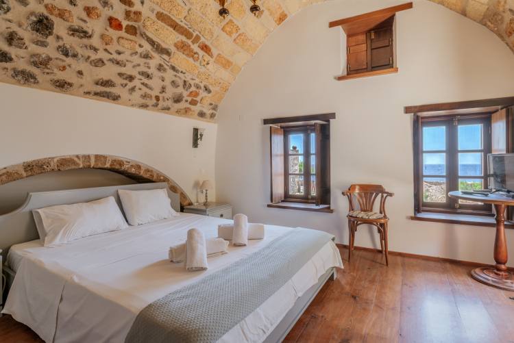 Goulas I - Studio with view and yard